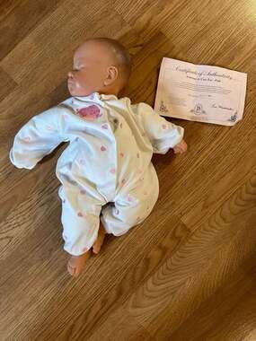 Lee Middleton Someone to Care For Sleeping Baby Doll with COA 2001